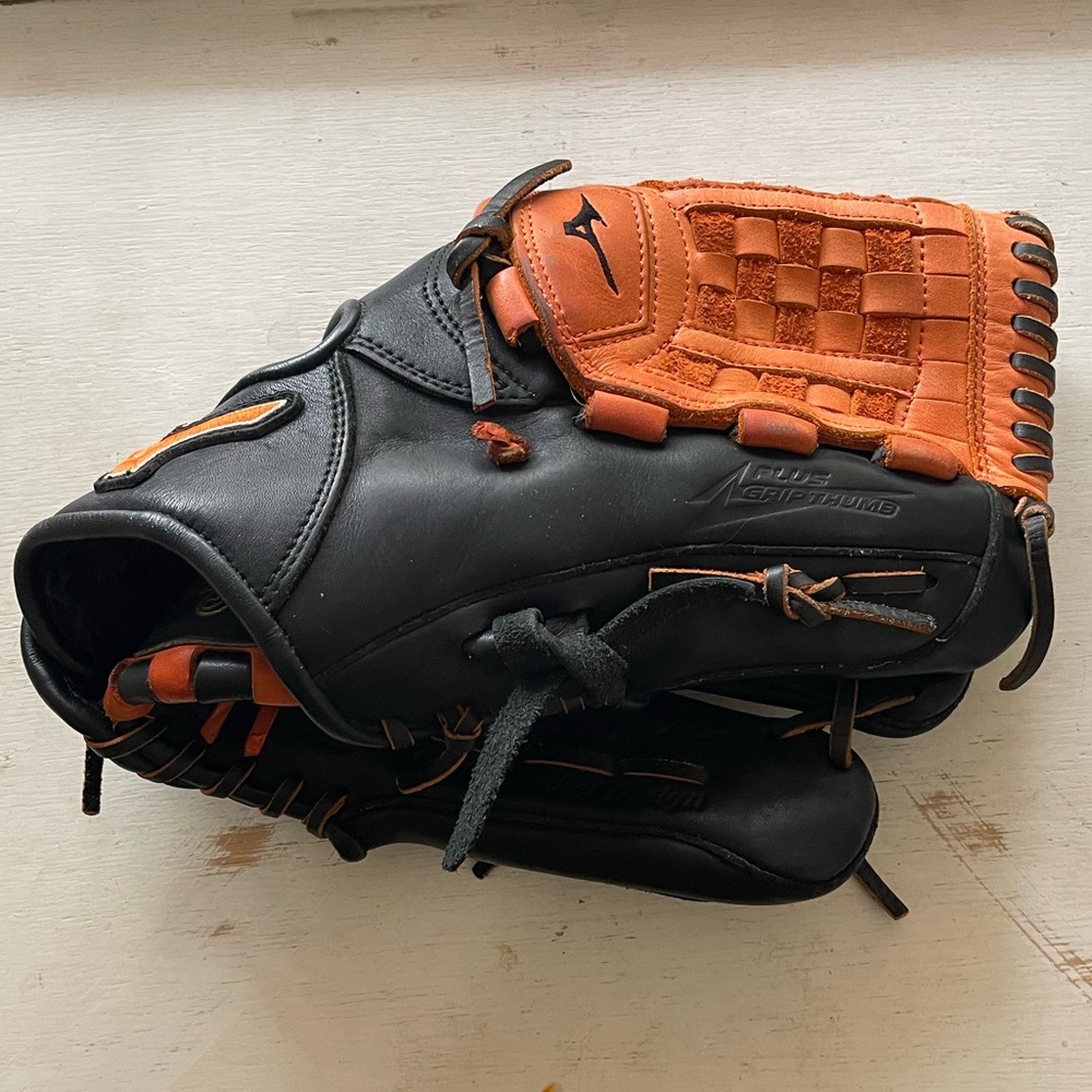 Mizuno baseball glove